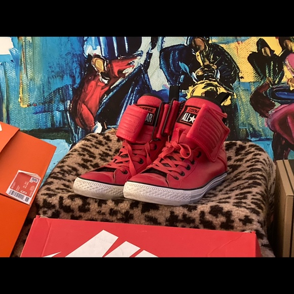 ***Closet Clean Out!*** (Rare) Converse Chuck Taylor Hi-Tops red leather - Picture 2 of 5